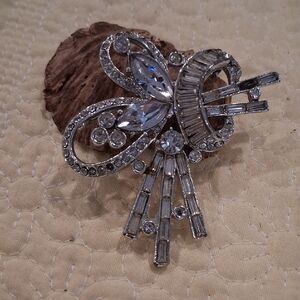 VINTAGE ART DECO SWIRL RHINESTONE BROOCH ** VERY OLD ** READ DESC